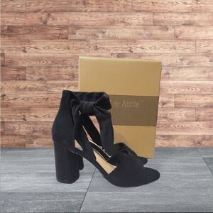 New Lexi And Abbie| Black Lyndia Heel 8